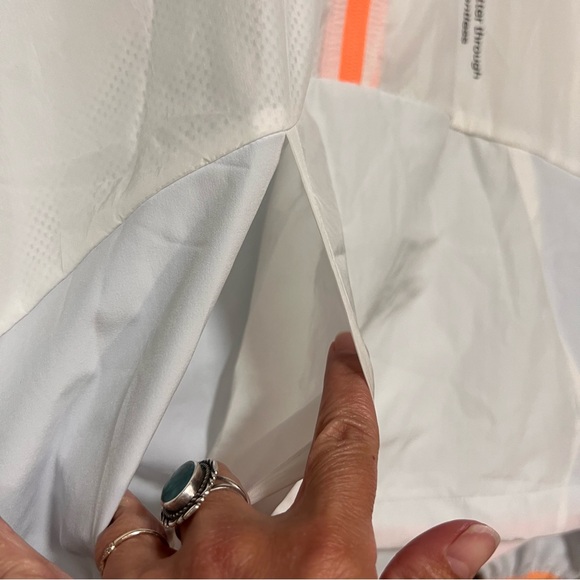 NWT Under Armour Women's UA Woven Graphic Rain Activewear Jacket - Picture 5 of 9